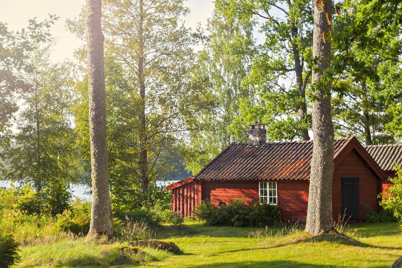 Casa rossa del lago del legname