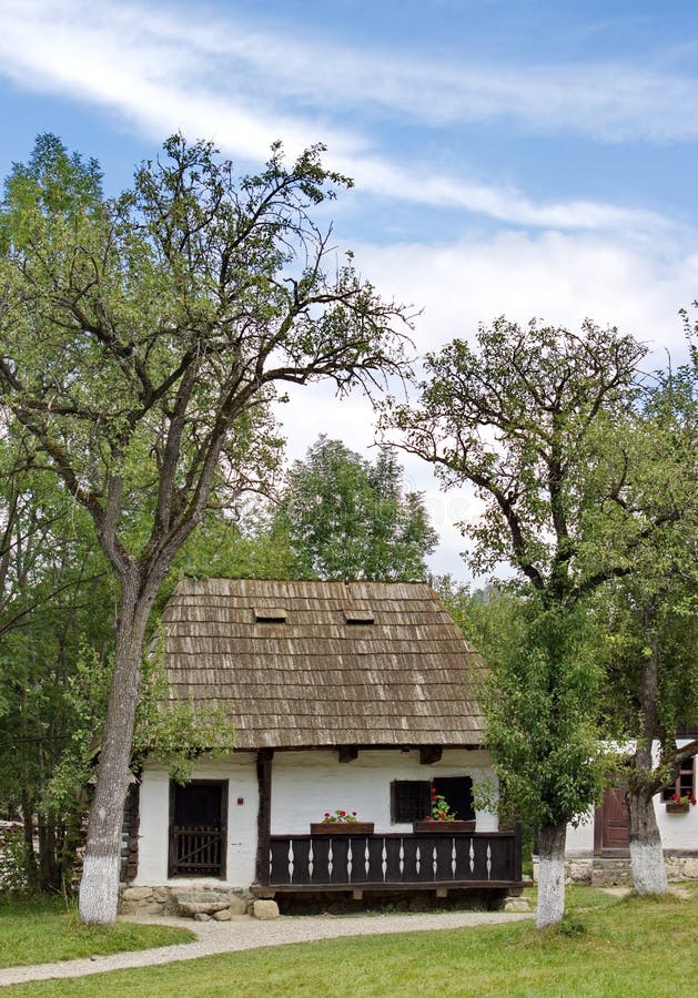 Casa rurale tradizionale nel museo dell'aria aperta, crusca, Romania fotografia stock libera da diritti Casa rurale tradizionale nel museo dell'aria aperta, crusca, Romania fotografia stock libera da diritti