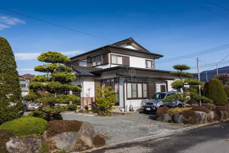 Casa tradicional de madera del estilo japonés imagen de archivo libre de regalías Casa tradicional de madera del estilo japonés imagen de archivo libre de regalías