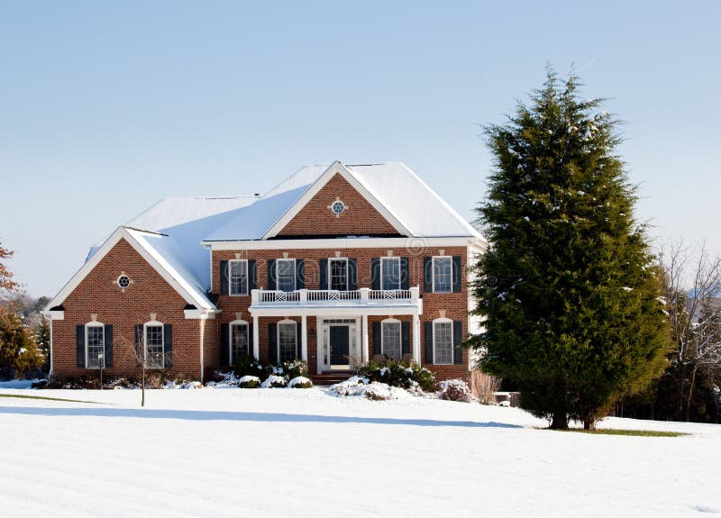 Casa unifamiliare moderna in neve