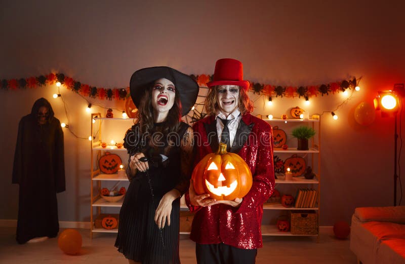 Halloween Costume  Fantasias de halloween para homens, Fantasias  assustadoras, Fantasias halloween casal