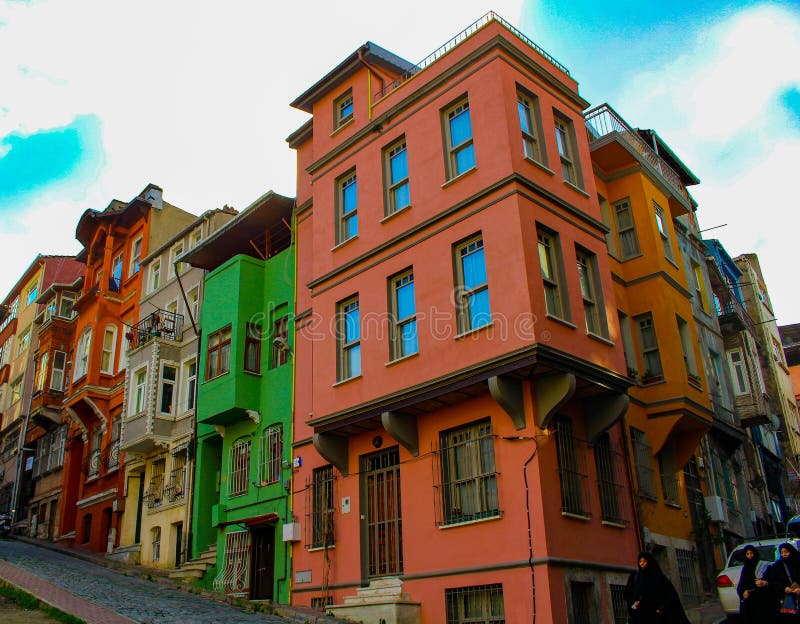 Casas Coloridas Del Balat De Estambul Imagen de archivo editorial - Imagen  de colorido, pavo: 139821184