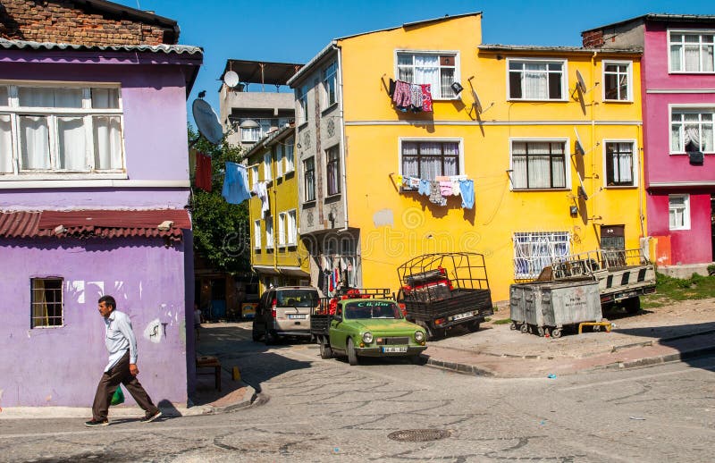 Casas coloridas em Istambul, Turquia foto de stock royalty free Casas coloridas em Istambul, Turquia foto de stock royalty free