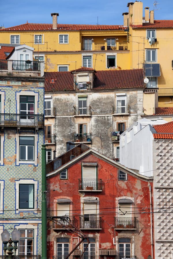 Casas Coloridas Na Cidade De Lisboa Imagem de Stock Imagem de