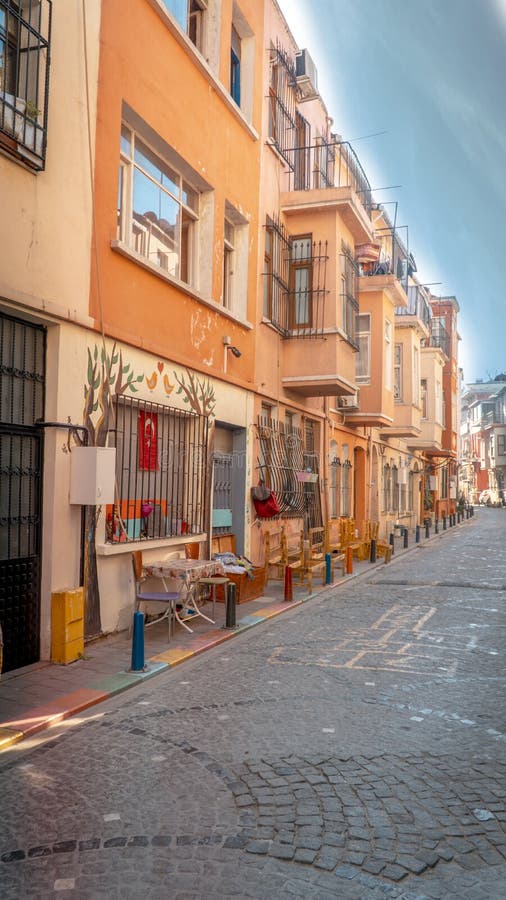 Casas coloridas no distrito de Balat de Fatih fotografia de stock Casas coloridas no distrito de Balat de Fatih fotografia de stock