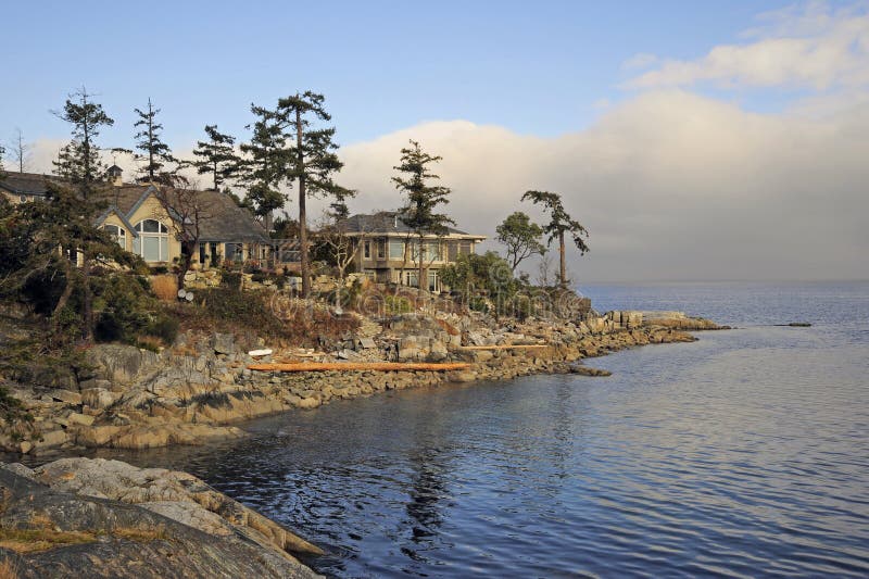 Casas De Lujo En La Orilla De Mar Foto de archivo Imagen de vancouver