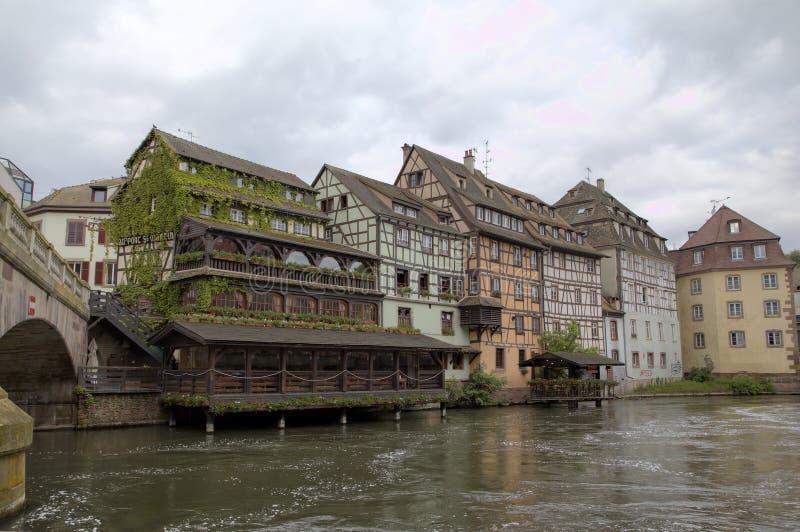 Casas de moldação da madeira do la Petite France do distrito Strasbourg, France fotos de stock royalty free Casas de moldação da madeira do la Petite France do distrito Strasbourg, France fotos de stock royalty free