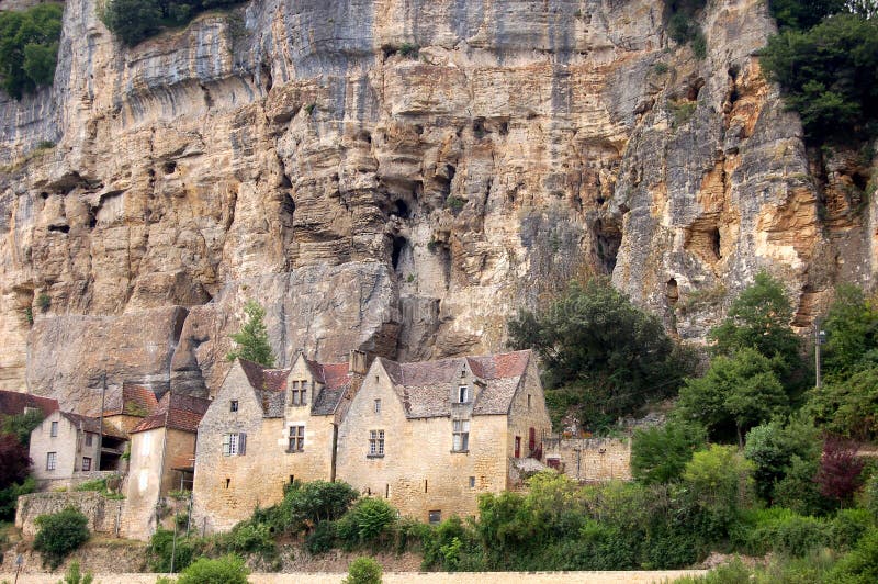 Houses sling on to the sheer rock face at Beynac on the banks of the Dordogne river, France. Houses sling on to the sheer rock face at Beynac on the banks of the Dordogne river, France