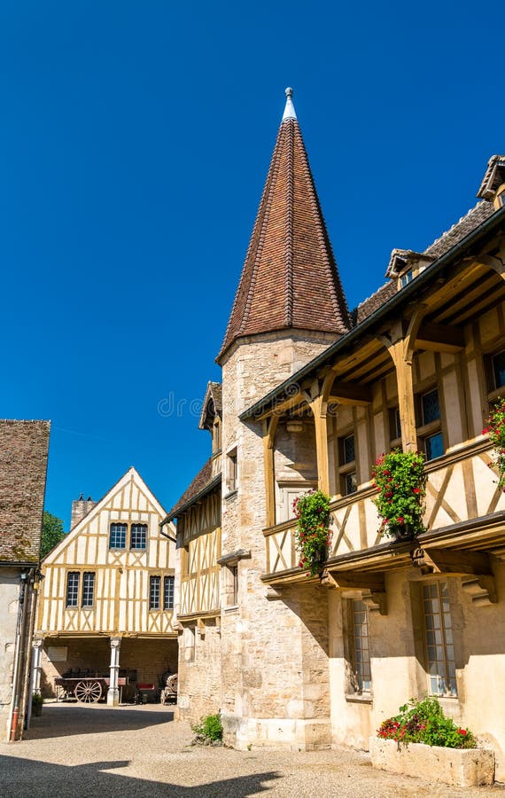 Casas francesas tradicionais em Beaune, Borgonha foto de stock Casas francesas tradicionais em Beaune, Borgonha foto de stock