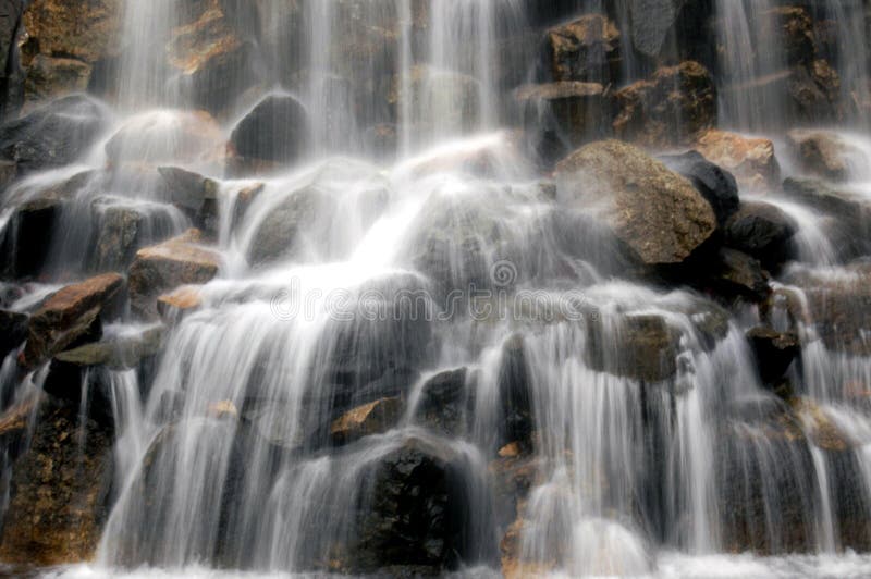 Cascada de la falta de definición de la cámara lenta fotos de archivo libres de regalías