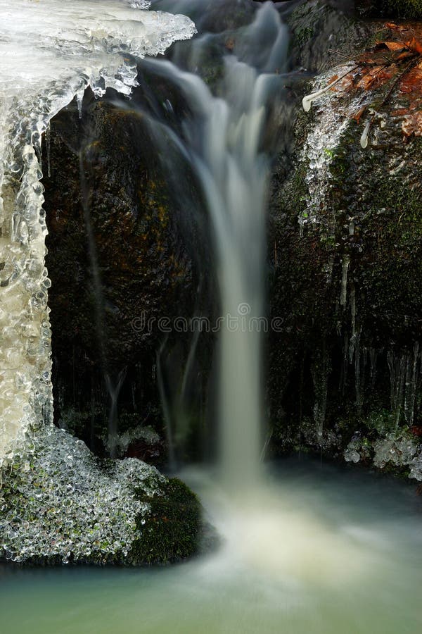 Cascada de madera imagen de archivo libre de regalías Cascada de madera imagen de archivo libre de regalías