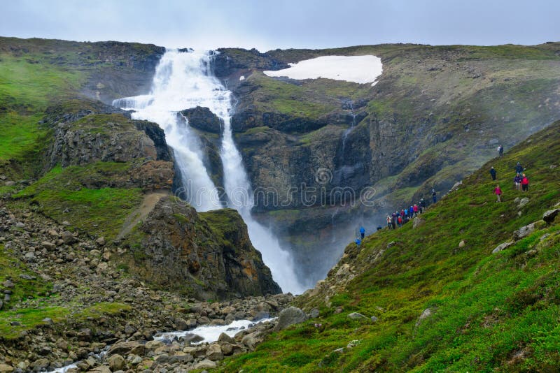Cascada de Rjukandi, Islandia del este fotografía de archivo Cascada de Rjukandi, Islandia del este fotografía de archivo