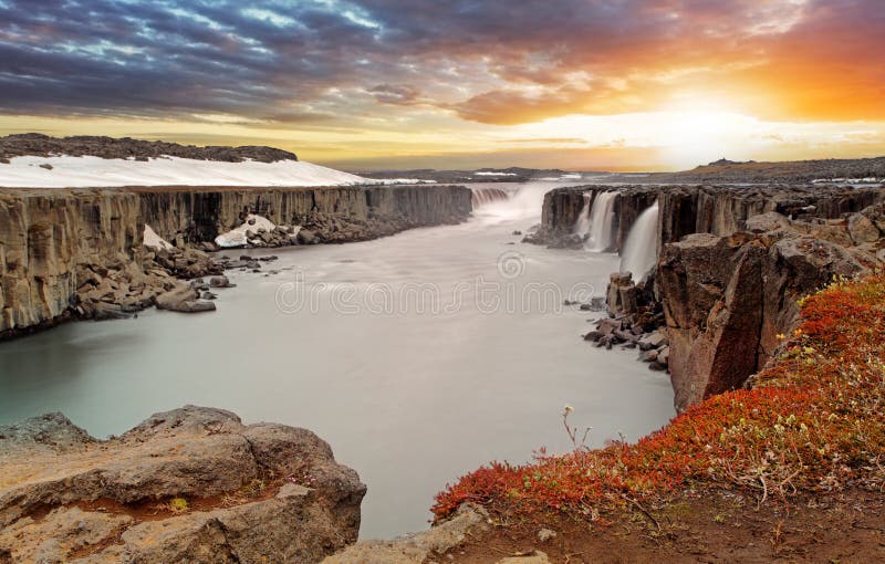 Cascada de Selfoss en el parque nacional de Vatnajokull, Icelan de nordeste imagen de archivo Cascada de Selfoss en el parque nacional de Vatnajokull, Icelan de nordeste imagen de archivo