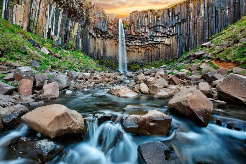 Cascada de Svartifoss Parque nacional de Skaftafell, glaciar de Vatnajokull, Islandia, Europa fotos de archivo Cascada de Svartifoss Parque nacional de Skaftafell, glaciar de Vatnajokull, Islandia, Europa fotos de archivo