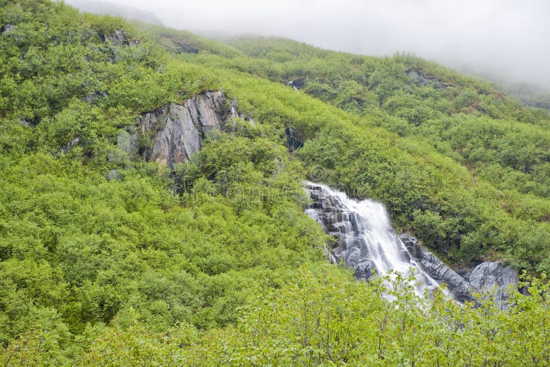 Cascada en Alaska imagen de archivo libre de regalías Cascada en Alaska imagen de archivo libre de regalías