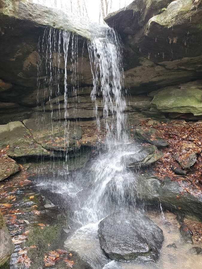 Cascada en kimbolton ohio foto de archivo. Imagen de cubo 212074706