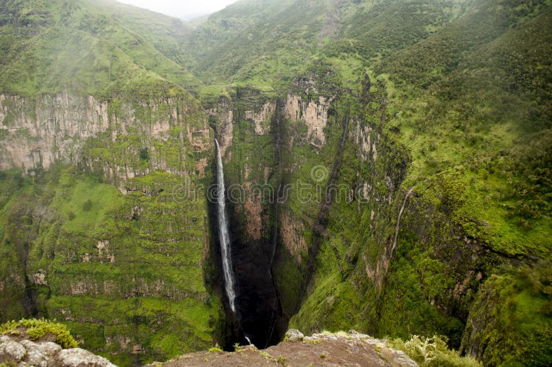 Cascada en las montañas de Simien, Etiopía fotos de archivo libres de regalías Cascada en las montañas de Simien, Etiopía fotos de archivo libres de regalías