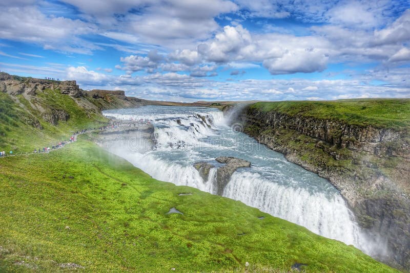 Cascada hermosa y famosa de Gullfoss, ruta de oro del círculo en Islandia imagen de archivo libre de regalías Cascada hermosa y famosa de Gullfoss, ruta de oro del círculo en Islandia imagen de archivo libre de regalías