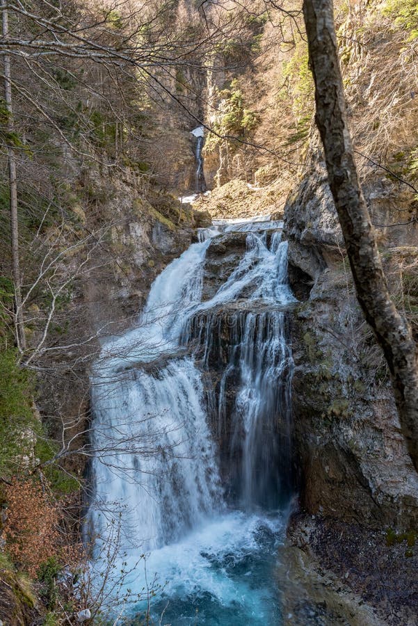 Cascada que sorprende en el parque nacional de Ordesa y Monte Perdido Ordesa Valley, provincia de Huesca, España imagen de archivo libre de regalías Cascada que sorprende en el parque nacional de Ordesa y Monte Perdido Ordesa Valley, provincia de Huesca, España imagen de archivo libre de regalías