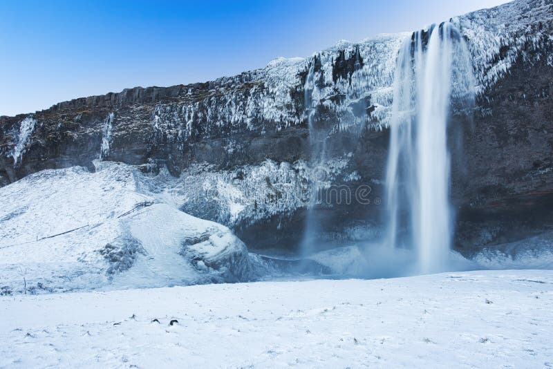 Cascada Seljalandfoss en invierno, Islandia imagen de archivo libre de regalías Cascada Seljalandfoss en invierno, Islandia imagen de archivo libre de regalías