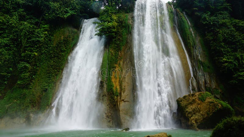 Cascade chez Java occidental Indonésie images stock Cascade chez Java occidental Indonésie images stock
