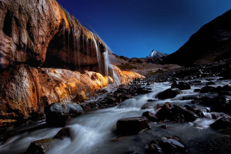 Cascade de couleur de montagne de Qilian images stock Cascade de couleur de montagne de Qilian images stock