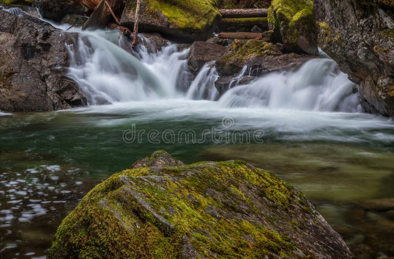 Cascade de crique trompeuse images libres de droits