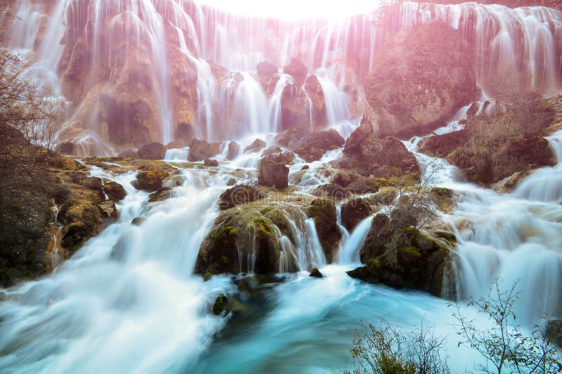 Cascade en parc national de Jiuzhaigou, Chine photographie stock libre de droits Cascade en parc national de Jiuzhaigou, Chine photographie stock libre de droits