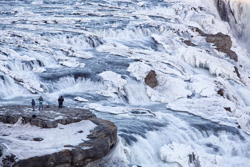 Cascade glaciale de Gullfoss en hiver image libre de droits Cascade glaciale de Gullfoss en hiver image libre de droits