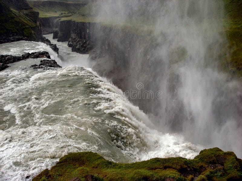 Cascade à écriture ligne par ligne de Gulfoss en Islande image stock Cascade à écriture ligne par ligne de Gulfoss en Islande image stock