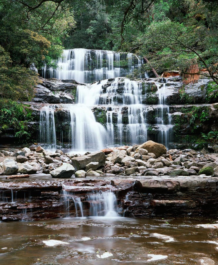 Cascade à écriture ligne par ligne photographie stock Cascade à écriture ligne par ligne photographie stock