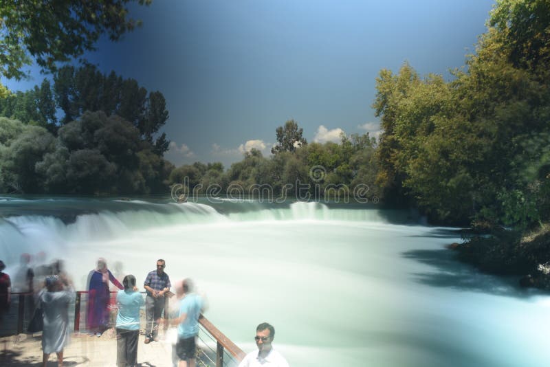 Cascade à écriture ligne par ligne Manavgat chez la Turquie photographie stock libre de droits Cascade à écriture ligne par ligne Manavgat chez la Turquie photographie stock libre de droits