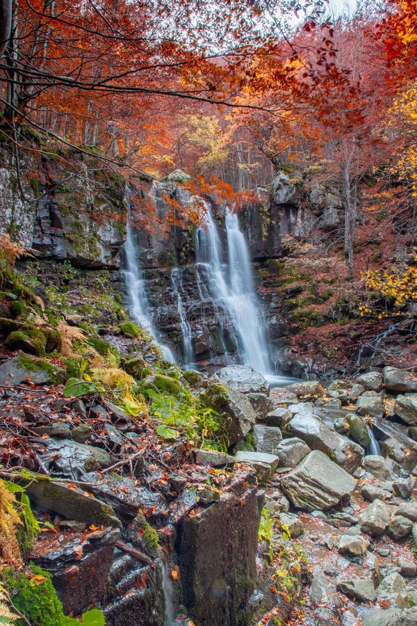 Cascades de dardagna groupe de cascades image stock