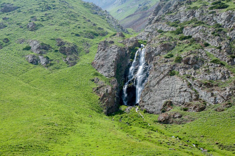 Cascata in burrone di Kegety, Kirghizistan