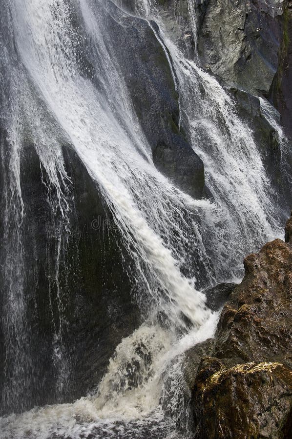 Cascata di Powerscourt fotografie stock Cascata di Powerscourt fotografie stock