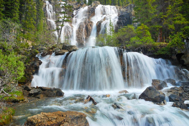 Cascata nelle Montagne Rocciose immagini stock libere da diritti Cascata nelle Montagne Rocciose immagini stock libere da diritti