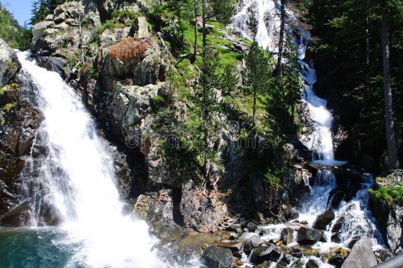 Cascata in valle di Benasque fotografie stock Cascata in valle di Benasque fotografie stock