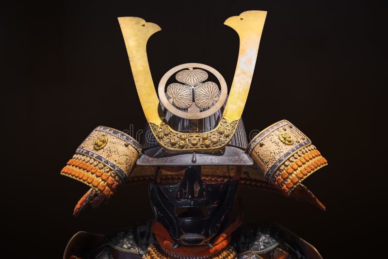 Casco Japonés Kabuto Adornado Con El Escudo De Armas De Los Shoguns De  Tokugawa. Foto editorial - Imagen de samurai, guerrero: 213190041