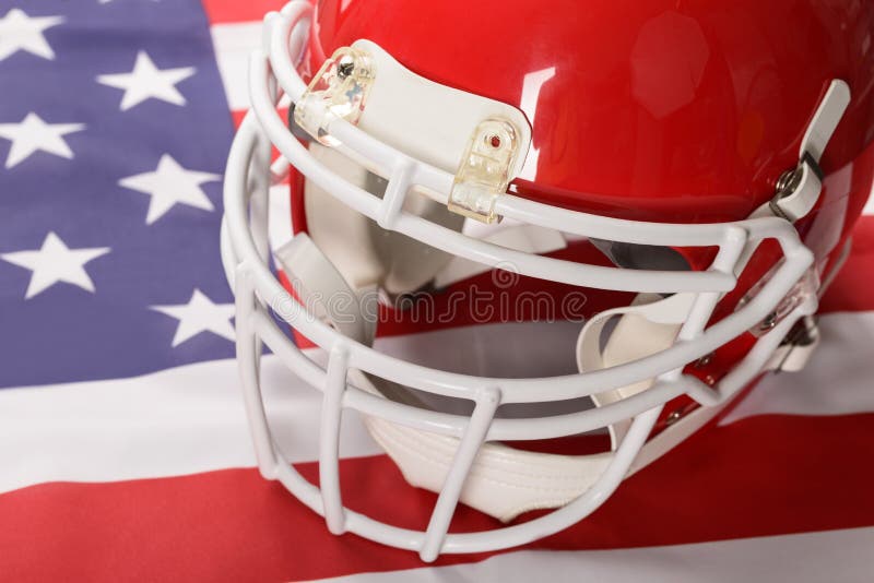 Casco rosso di football americano immagini stock Casco rosso di football americano immagini stock