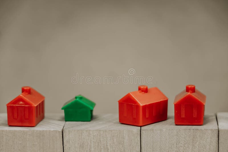 Case rosse e verdi su cubi