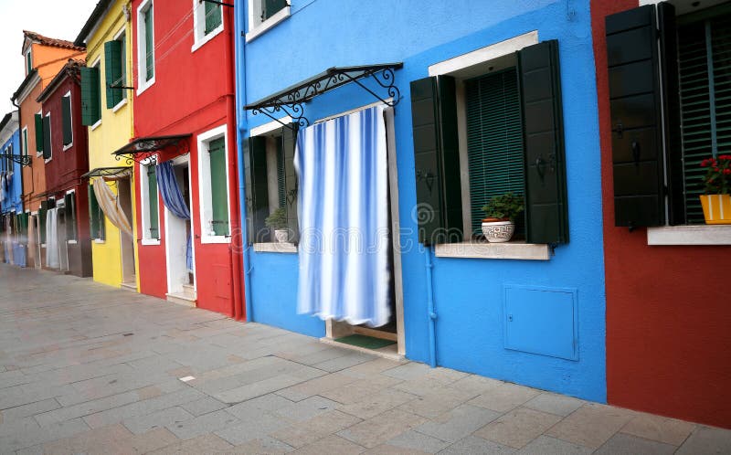 Case variopinte sull'isola di Burano alcune miglia da Venezia fotografia stock Case variopinte sull'isola di Burano alcune miglia da Venezia fotografia stock