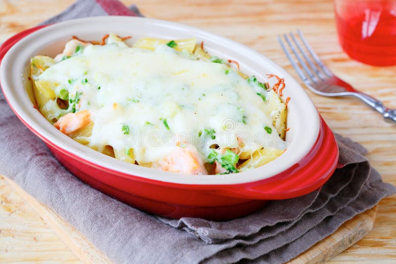 Casserole with salmon and pasta