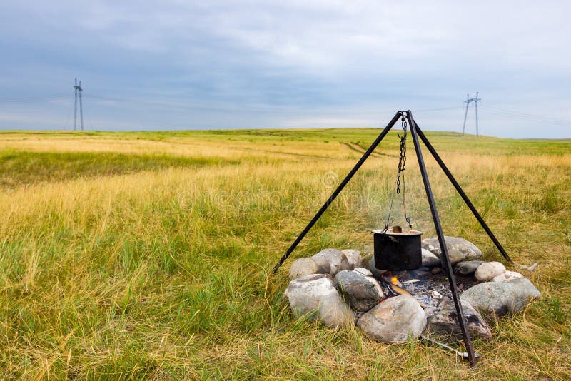 Casserole Sur Le Feu De Camp Image stock Image du expéditions, objet