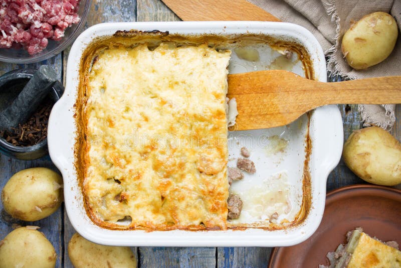Casserole κρέατος και πατατών, πίτα ποιμένων, συνταγή lasagna στοκ εικόνα Casserole κρέατος και πατατών, πίτα ποιμένων, συνταγή lasagna στοκ εικόνα