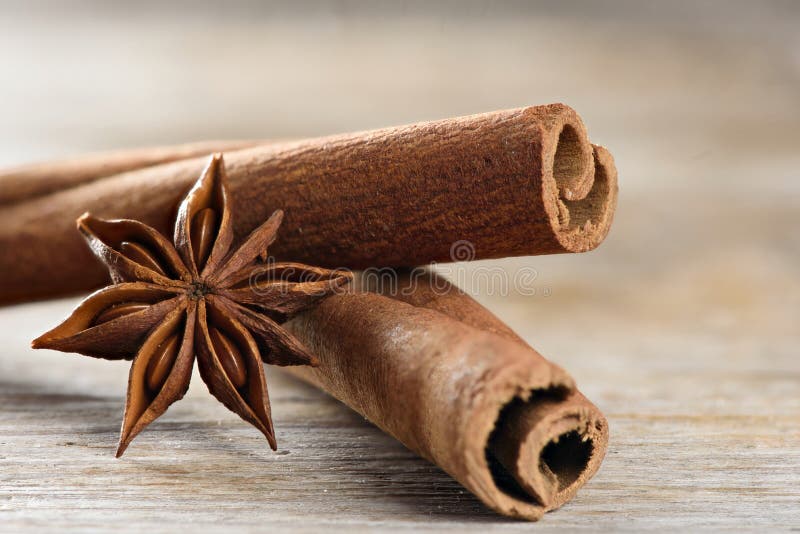 Cassia anche conosciuta come il cinese e l'anice stellato del cinnamomo