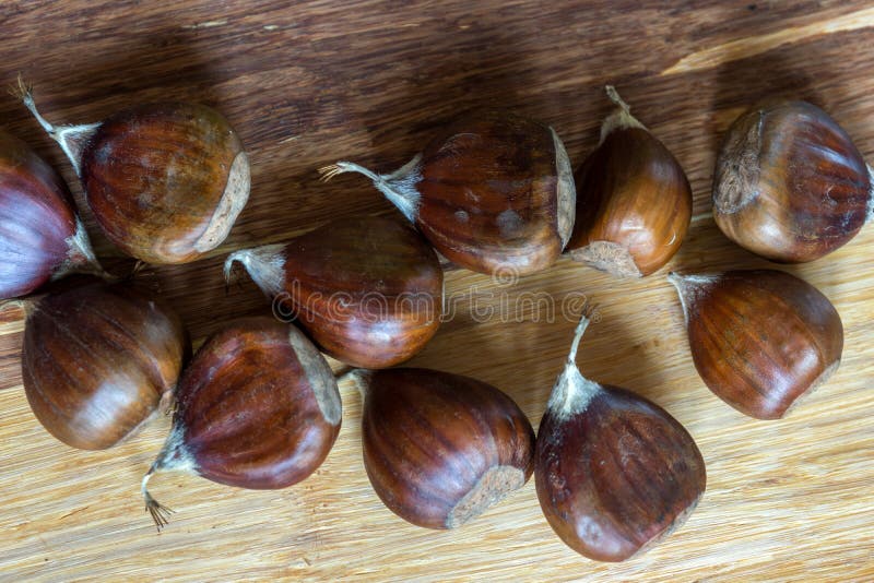Castagne commestibili arrostite fotografia stock Castagne commestibili arrostite fotografia stock
