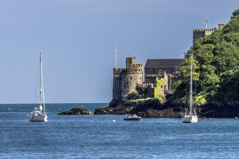 Castelli a vela colorati barche dartmouth devon englese fotografie stock