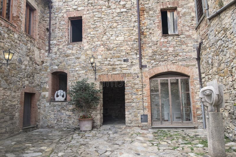 Castellina dans le chianti, ville médiévale de la Toscane photographie stock libre de droits Castellina dans le chianti, ville médiévale de la Toscane photographie stock libre de droits