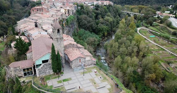 Castellfollit De La Roca: The Spanish Village Built Atop A Narrow