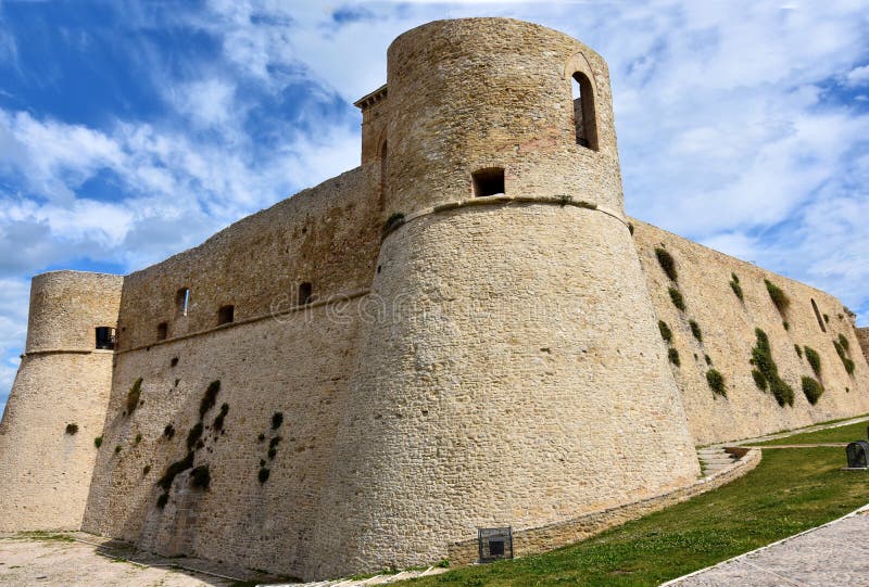 Aragonese-Schloss In Ortona, Italien Stockfoto - Bild von ...